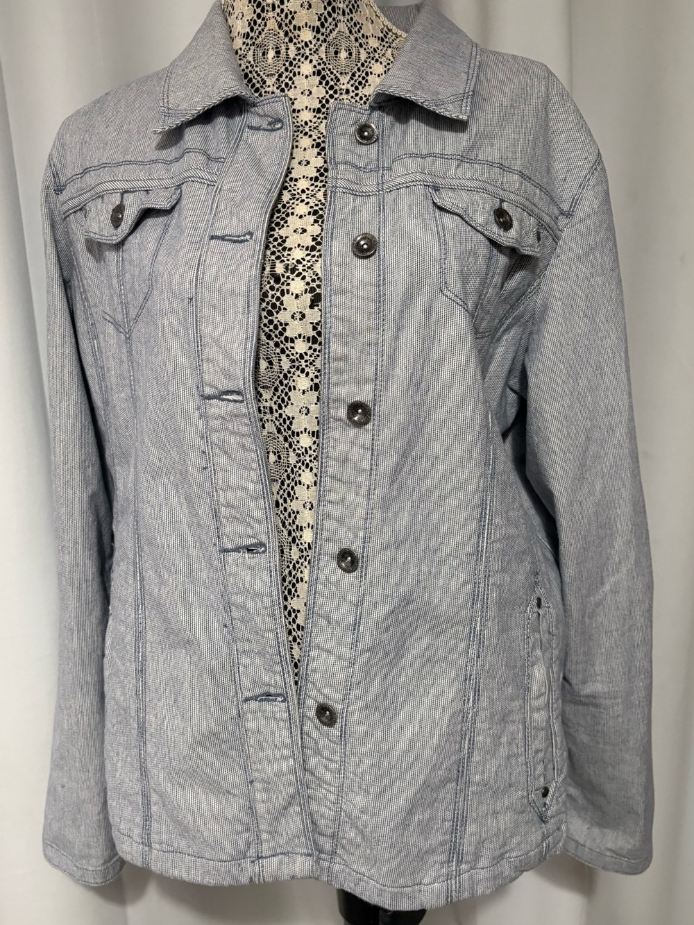 Light Wash Women's Denim Jacket - Casual Button-Front Jean Jacket